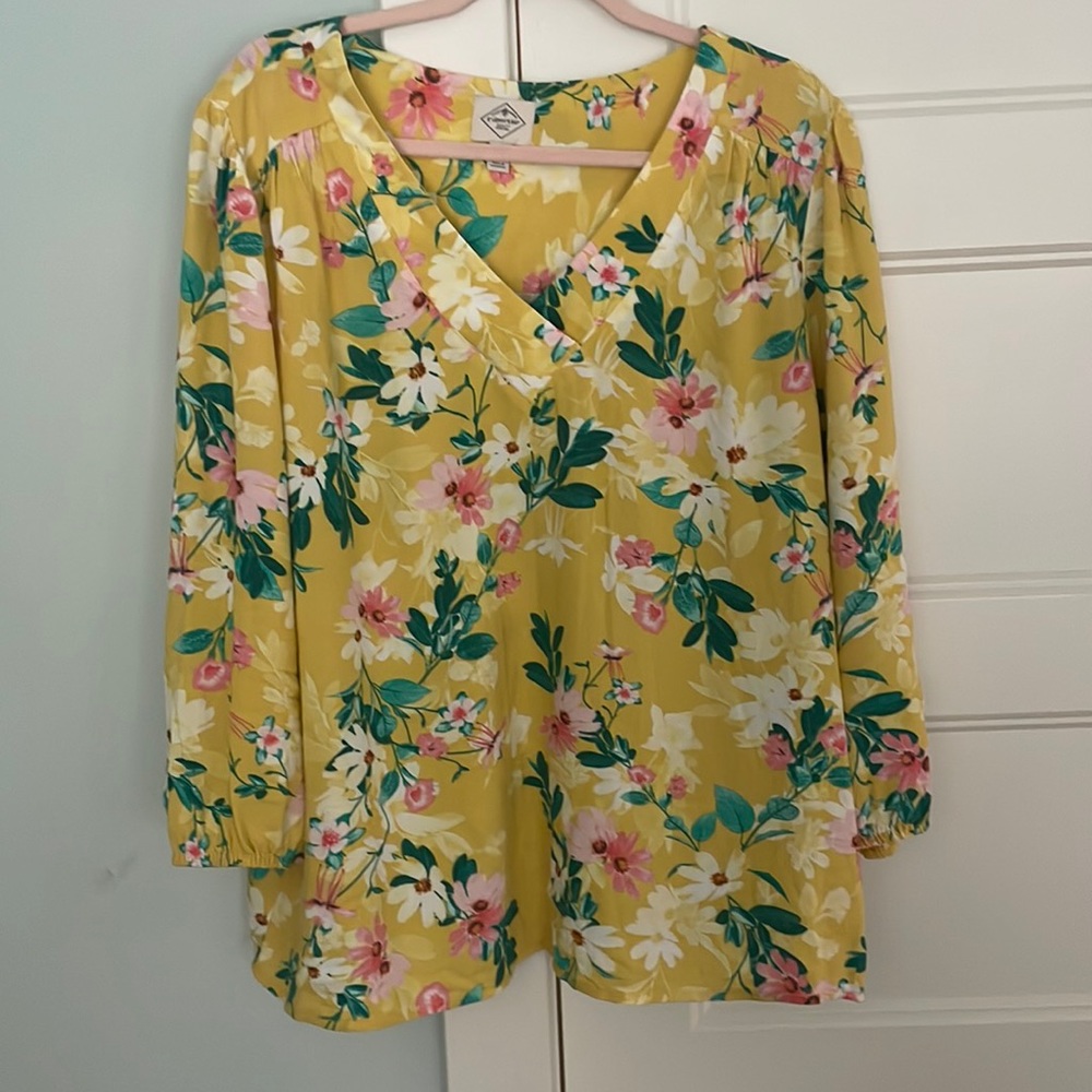 Ladies XL XLarge St. John’s Bay Yellow Floral Top Spring Easter